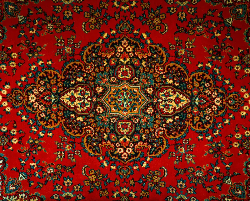 Roter Perserteppich mit zentralem Medaillon und Blumenmuster